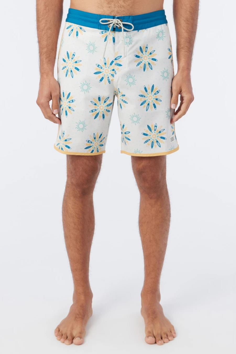 O'Neill Men's Cruzer Scallop 18" Boardshorts in Cream - Quick-Dry Swim Trunks for Men