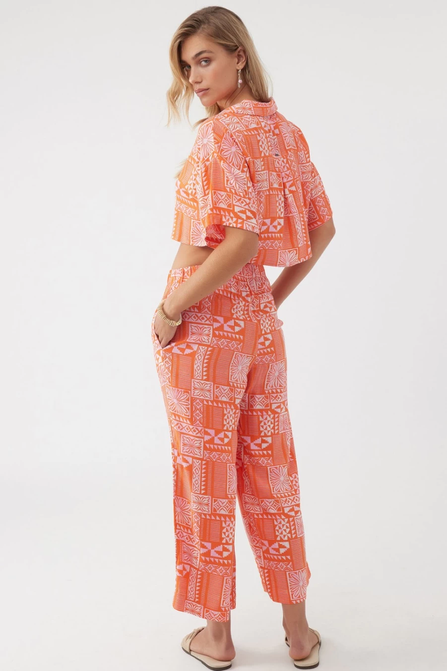 O'Neill Women's Averill Crop Pants in Firecracker Red - High-Waist Comfort & Style